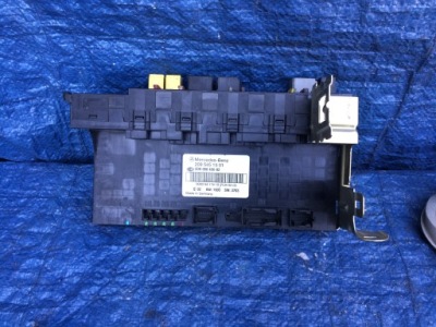Mercedes c-klasa w203 модуль sam 2095451501 фото №1
