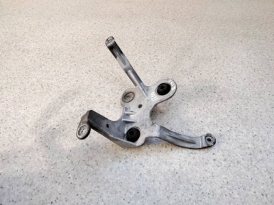 Кронштейн кронштейн насоса abs a1724300410 mercedes slk w172 r172 фото №1