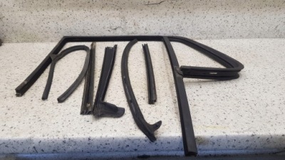 Прокладка двері скло лівий задній mercedes w163 рестайлінг фото №1