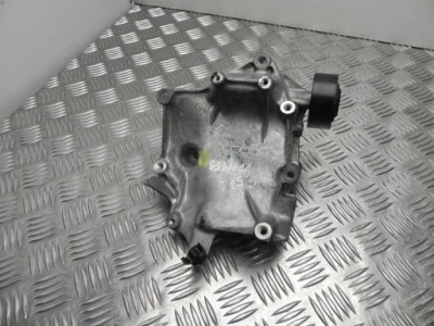 Скоба mercedes-benz klasa c 2015 a6512340339 фото №1
