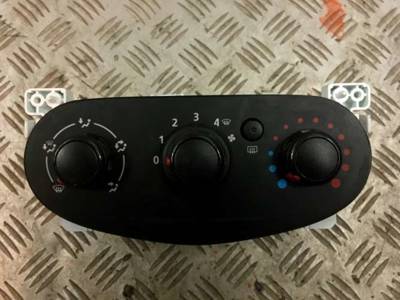 Панель кондиціонера dacia sandero ii a42303300 фото №1