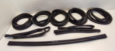 Vw tayron прокладка капот 57182372 фото №1