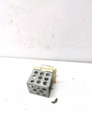 Резистор резистор вентилятора 1.4 8v peugeot 206 рестайлінг  05-09 фото №1