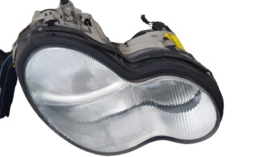 Mercedes w203 лампа права перед ксенон фото №1