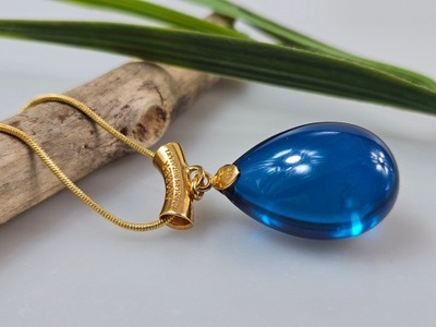 Naszyjnik z błękitnego bursztynu Złota zawieszka z bursztynowymi łańcuszkami z uzdrawiającymi kamieniami