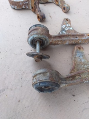 Toyota tundra 07 - подушка кронштейн мост 4,6 5,7 фото №1