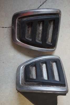 Накладки vw polo оригінальний номер 5q0721131a фото №1