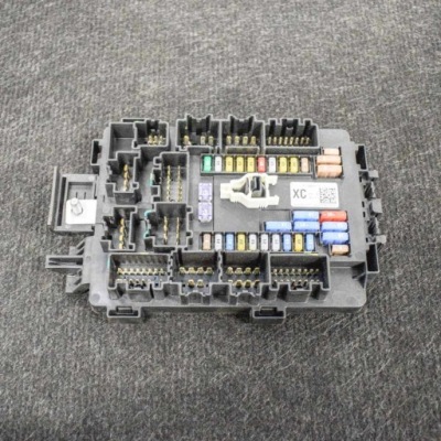 Tesla model x 2016 коробка запобіжників / комплект фото №1