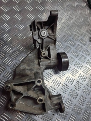 Hyundai i30 2012 кронштейн генератора фото №1