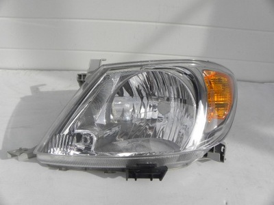 Toyota hilux лампа передняя левая сторона фото №1