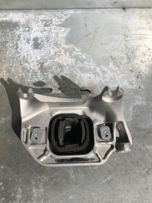 Кронштейн коробки clio v гибрид e-tech 112531060r фото №1