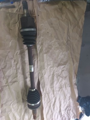 Приводной вал левая короткий hyundai i30 ii 1.4 g4lcf 15r фото №1