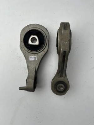 Alfa romeo giulietta кронштейн подушка коробки 2.0 d фото №1