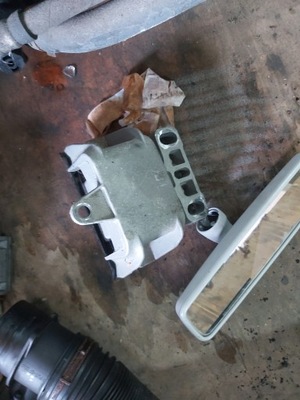 Кронштейн подушка двигуна skoda octavia i kombi фото №1