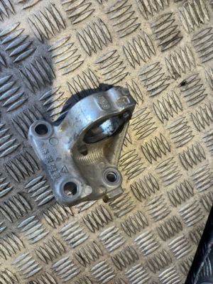 Опора полуось peugeot 208 i 9680276980 фото №1