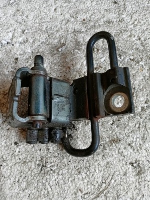 Петля правий перед dół lz5a audi a6 a4 8e0831412e фото №1