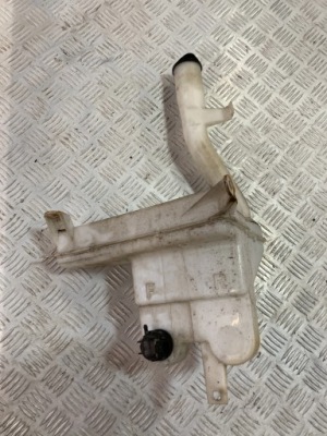 Бак омывателя toyota hilux vii lift 05-15 фото №1