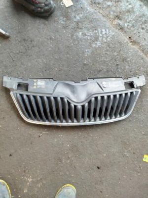 Решётка радиатора решётка радиатора 5j0853668c skoda roomster 2015 rok fabia ii фото №1