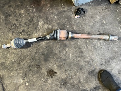 214 renault приводной вал правый  391002670r фото №1