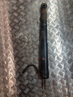 Амортизатор правий задня пневматика land cruiser 120 02-09 фото №1