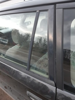 Скло задніх лівих двері трикутник mazda demio 2000r фото №1