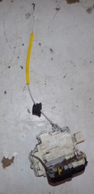 Замок двері правий/лівий задня audi a4 b7 7pin фото №1