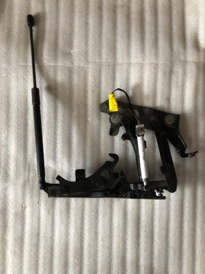 Audi патрон капот петля 80a823302 фото №1