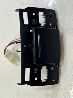 Разъём пепельницы audi a8 d4 4h0864051d фото №1