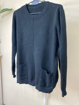 Czarny sweter z kieszeniami r M