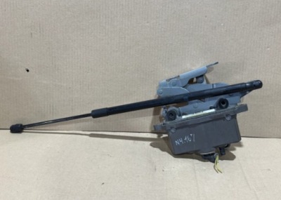 Петля піропатрон капот правий mercedes w212 w207 2129066301 фото №1