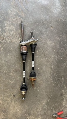 Привідний вал ліва права peugeot 2008 ii 1,2thp 9825384180 фото №1