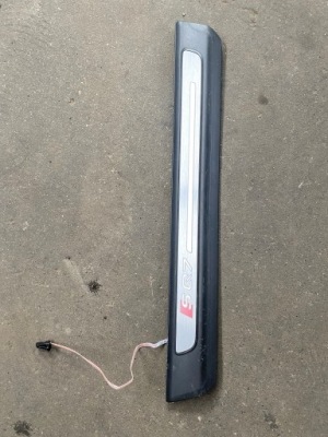 Audi sq7 4m накладка поріг права 4m0947406c фото №1