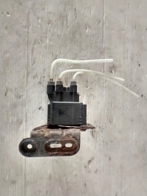 Распределитель молдинг airmatic mercedes ml w164 w251 gl x164 a2513200158 фото №1