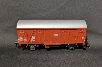 WAGON TOWAROWY ZAMKNIĘTY W TABORZE DB - H0 MARKLIN