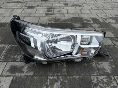 Toyota hilux viii лампа права передня перед фото №1