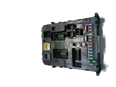 Peugeot 308 коробка предохранителей 966689578001 фото №1