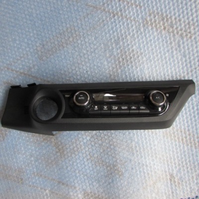 Панель обдув кондиционера toyota hilux viii фото №1