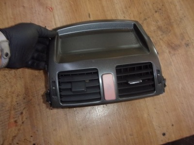 Toyota auris i решітка обдув середня полиця фото №1