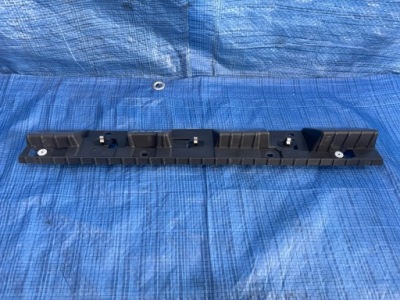 Кронштейн накладки порога левая renault megane v e-tech 764a98977r фото №1