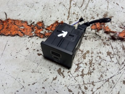 Ford kuga mk3 роз'єм port usb nx7t-14f014-ad фото №1