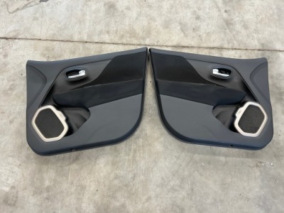 Карка обивка дверь передних левый  правая  перед jeep renegade америка 2015 фото №1