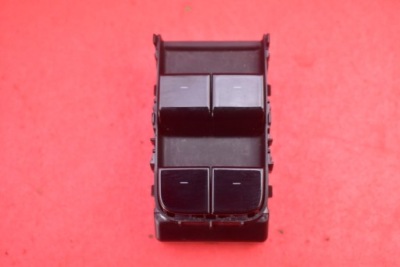 Панель керування вікон eu 1081037-01-f tesla model 3 17-21 фото №1