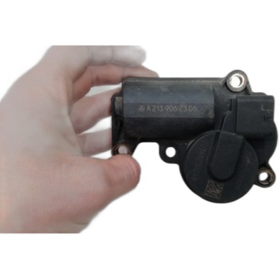 Mercedes w223 регулятор крышка выхлоп a2139062306 фото №1