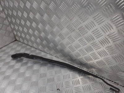 Рычаг дворники правое nissan primera p12 80008837 фото №1