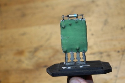 Резистор вентилятора отопителя avensis t25 corolla verso ii фото №1