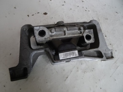 Кронштейн подушка двигуна a2462402617 mercedes w176 фото №1
