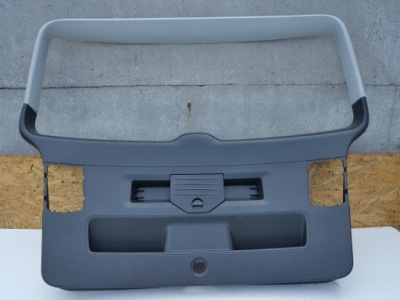 Vw touran защита крышки багажника 1t0867601 фото №1