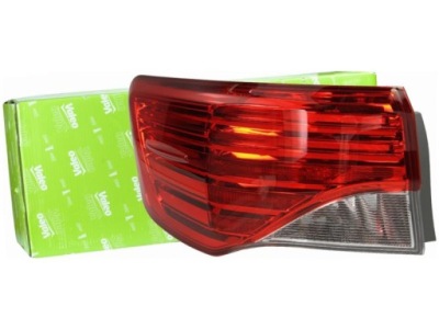 Фонарь  задний  левая toyota avensis t27 11-15 седан фото №1