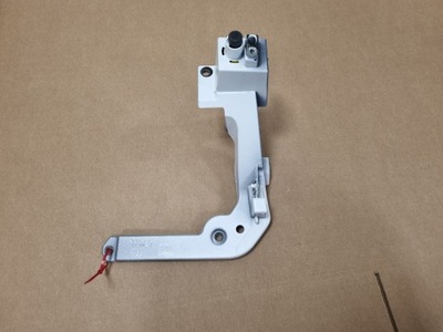 VOLVO XC40 707 LEFT MOUNTING WING 32318691  