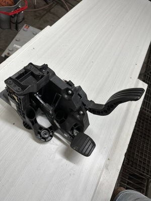 Педаль сцепления тормоза renault trafic iii opel vivaro b eu фото №1